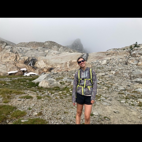 Meet your Posher, Alex - Picture 1 of 2